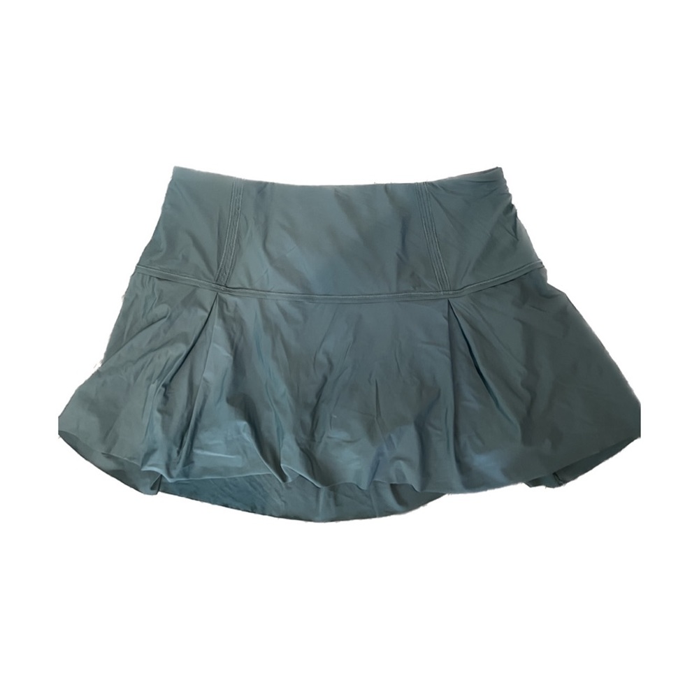 LULULEMON athletic skirt with built in shorts with pockets